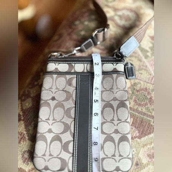 Coach Signature Crossbody Like New - Picture 7 of 7